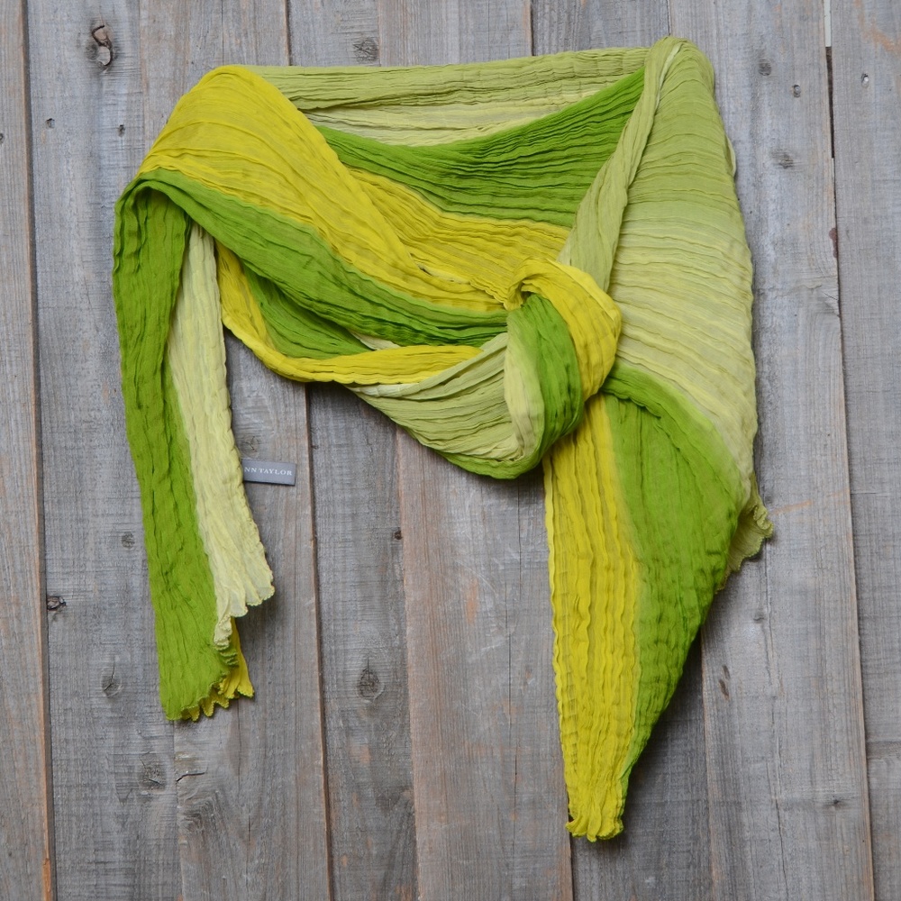 **SCARF*Ann Taylor*OMBRE GREEN